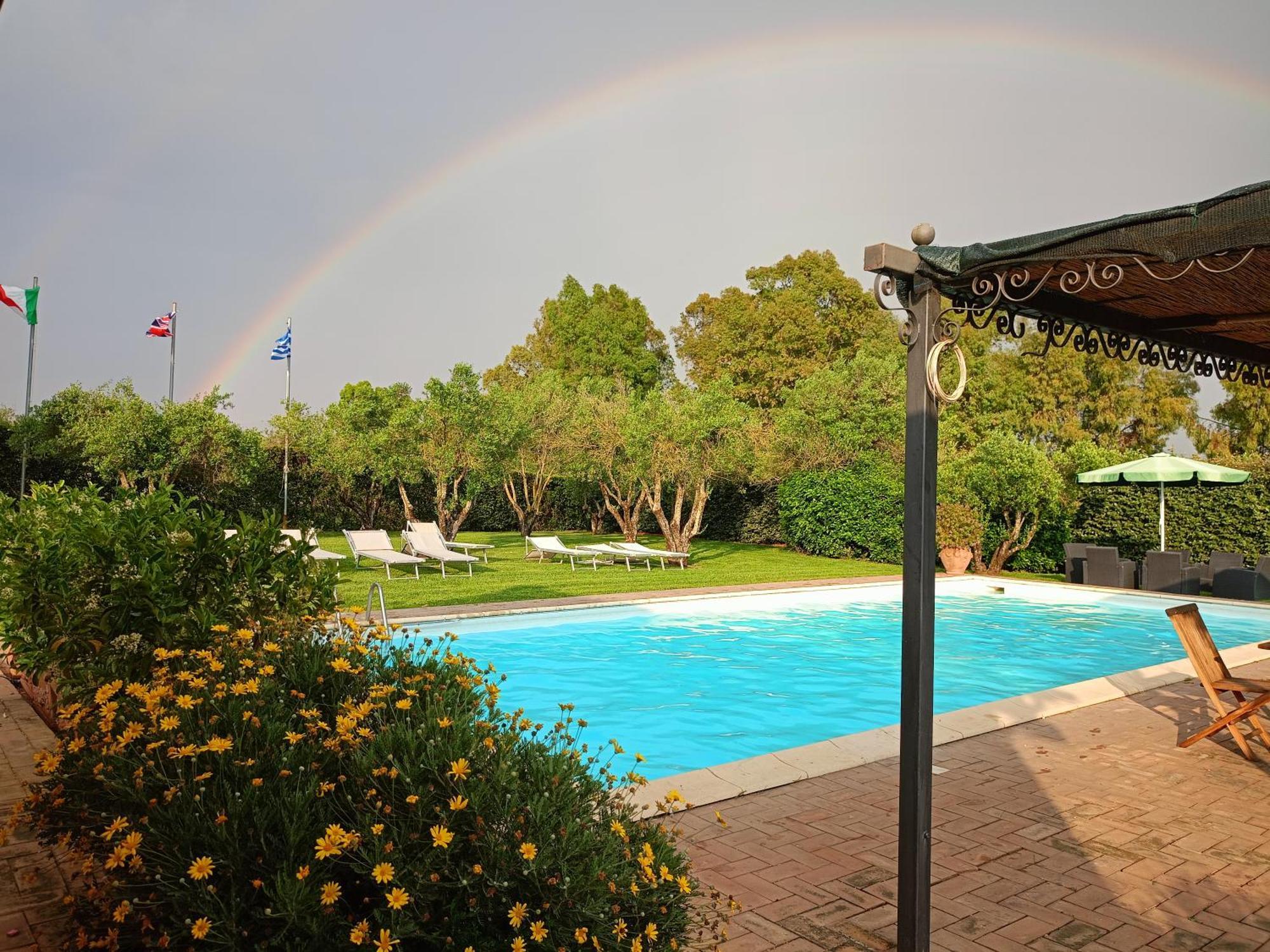 Casale Di Tormaggiore Villa And Country Suites Pomezia Bagian luar foto