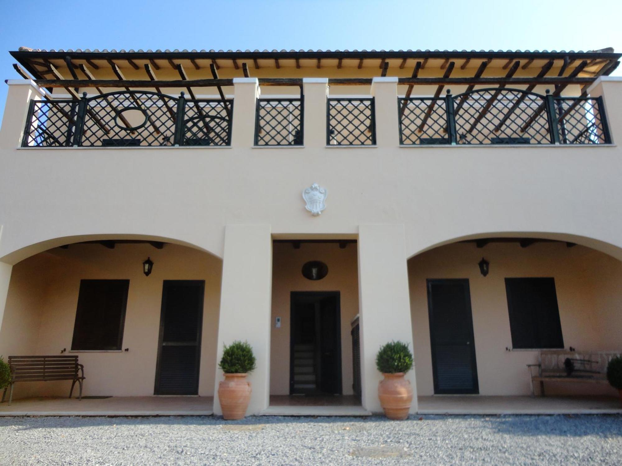 Casale Di Tormaggiore Villa And Country Suites Pomezia Bagian luar foto
