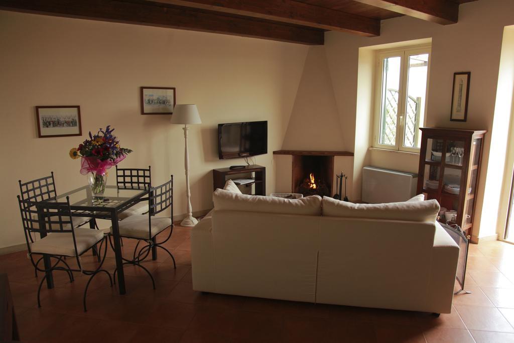 Casale Di Tormaggiore Villa And Country Suites Pomezia Bagian luar foto