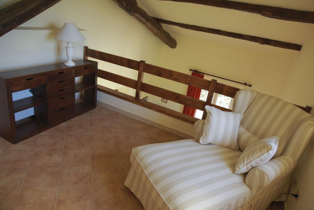 Casale Di Tormaggiore Villa And Country Suites Pomezia Bagian luar foto
