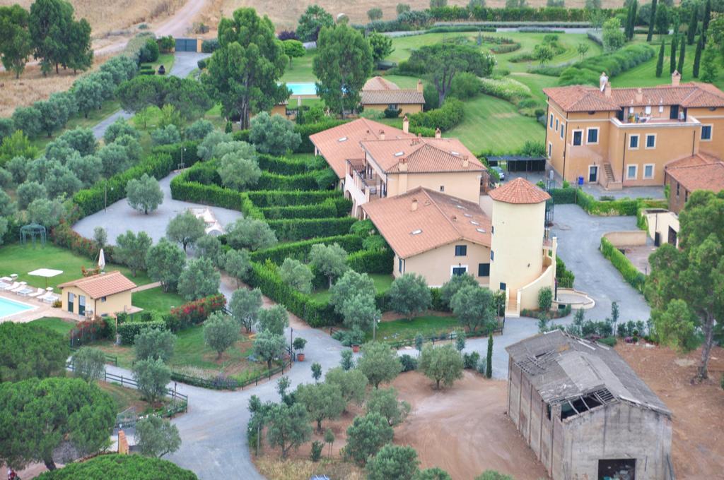 Casale Di Tormaggiore Villa And Country Suites Pomezia Bagian luar foto