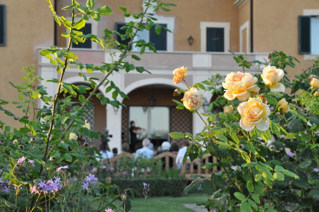 Casale Di Tormaggiore Villa And Country Suites Pomezia Bagian luar foto