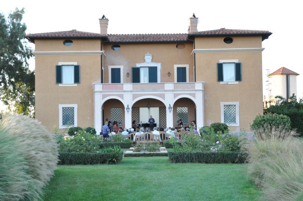 Casale Di Tormaggiore Villa And Country Suites Pomezia Bagian luar foto