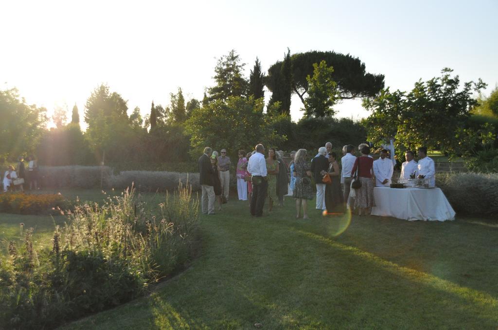 Casale Di Tormaggiore Villa And Country Suites Pomezia Bagian luar foto