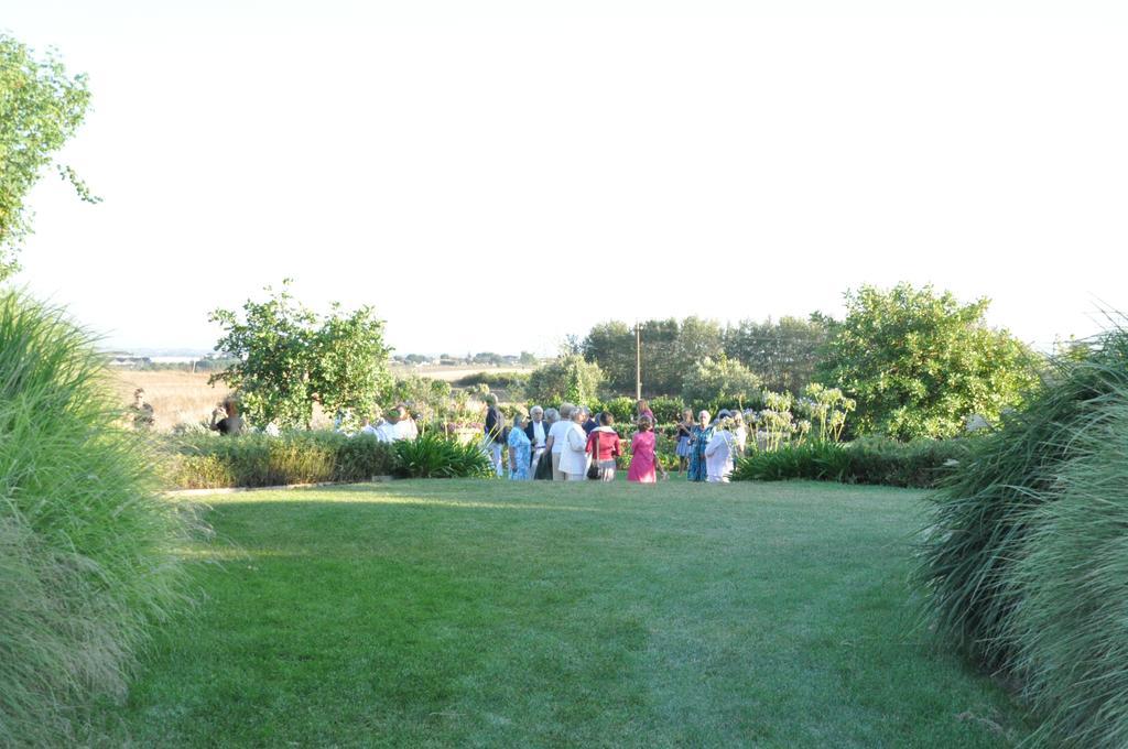 Casale Di Tormaggiore Villa And Country Suites Pomezia Bagian luar foto
