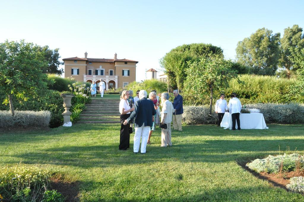 Casale Di Tormaggiore Villa And Country Suites Pomezia Bagian luar foto